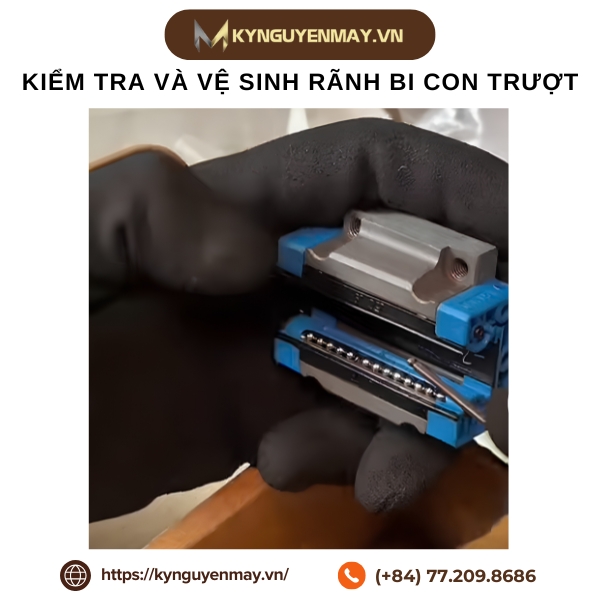 Ảnh kiểm tra và vệ sinh rãnh bi trong con trượt