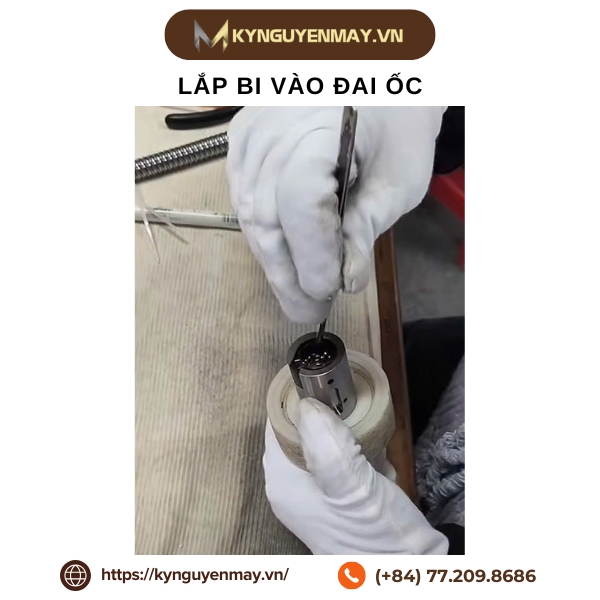 Ảnh lắp bi vào rãnh đai ốc