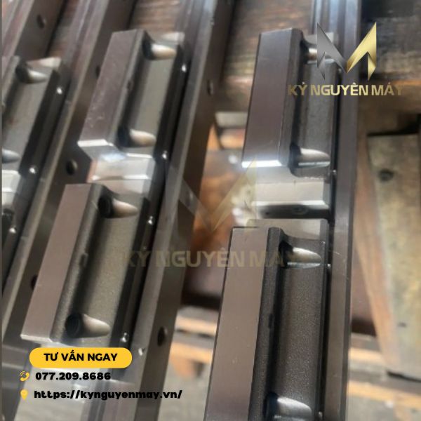 Con trượt THK SCR