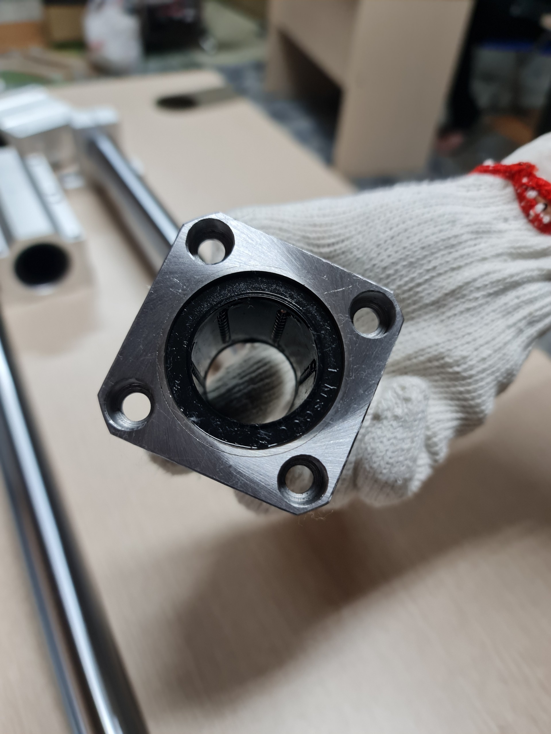 Con trượt tròn có đầu chặn LMK