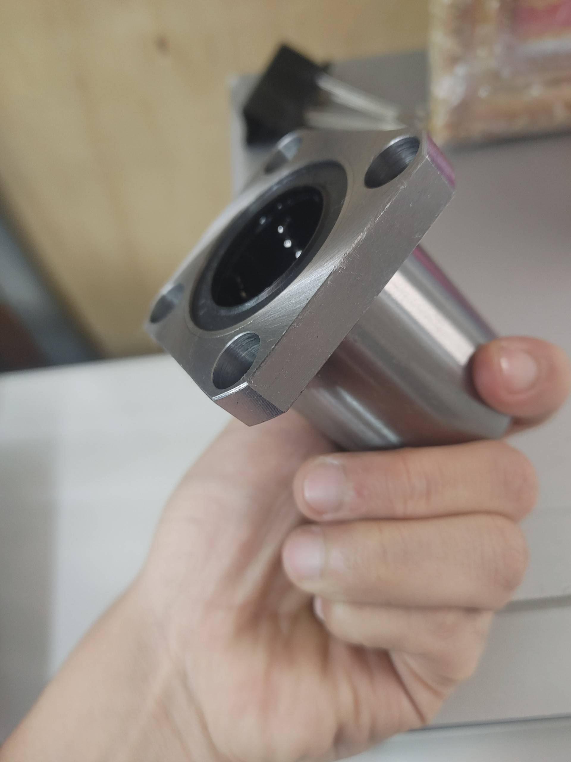 Con trượt tròn có đầu chặn LMK