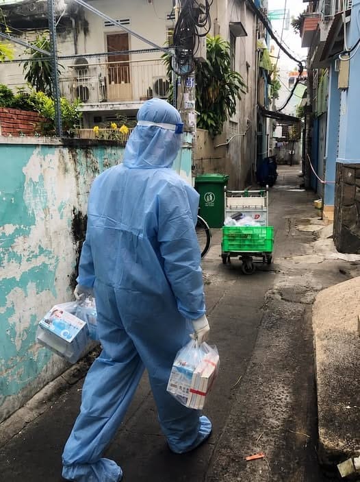Khép cửa, đọc sách giữa mùa giãn cách