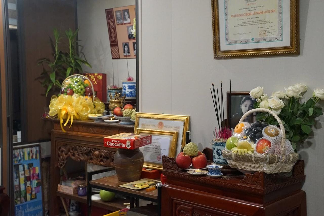 MỘT CHUYẾN THĂM, MỘT NÉN HƯƠNG TRI ÂN