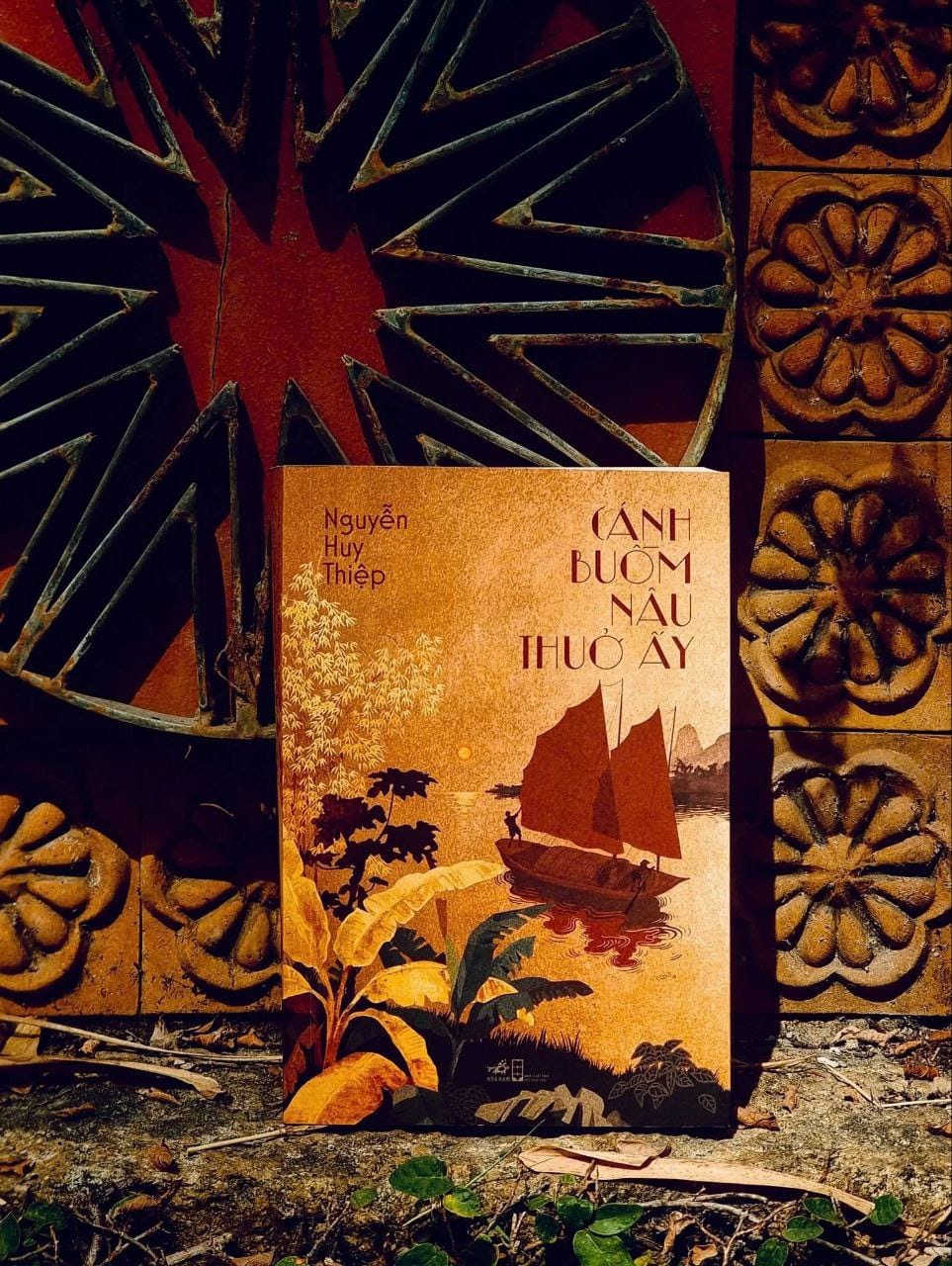 Độc giả review: Cánh buồm nâu thuở ấy