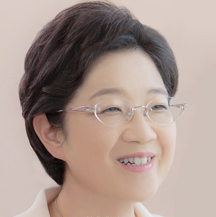 Uehashi Nahoko
