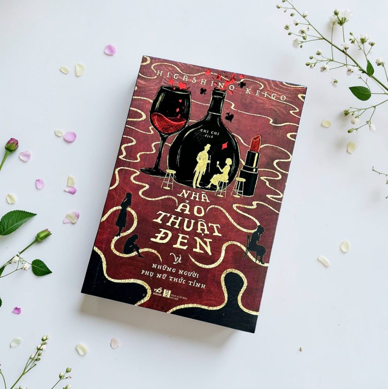 Review của độc giả: Nhà Ảo Thuật Đen Và Những Người Phụ Nữ Thức Tỉnh - Higashino Keigo