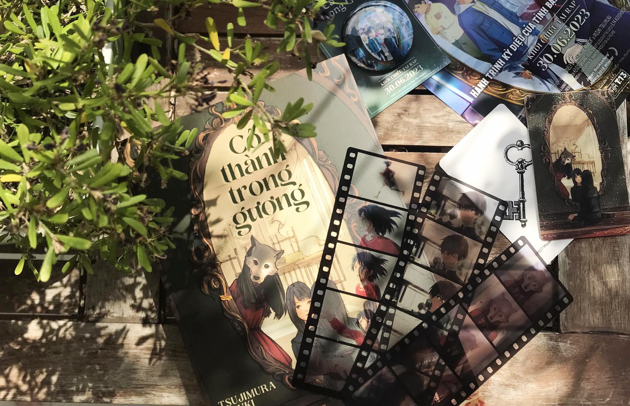 Review Sách & Phim chuyển thể: Cô Thành Trong Gương - Tsujimura Mizuki