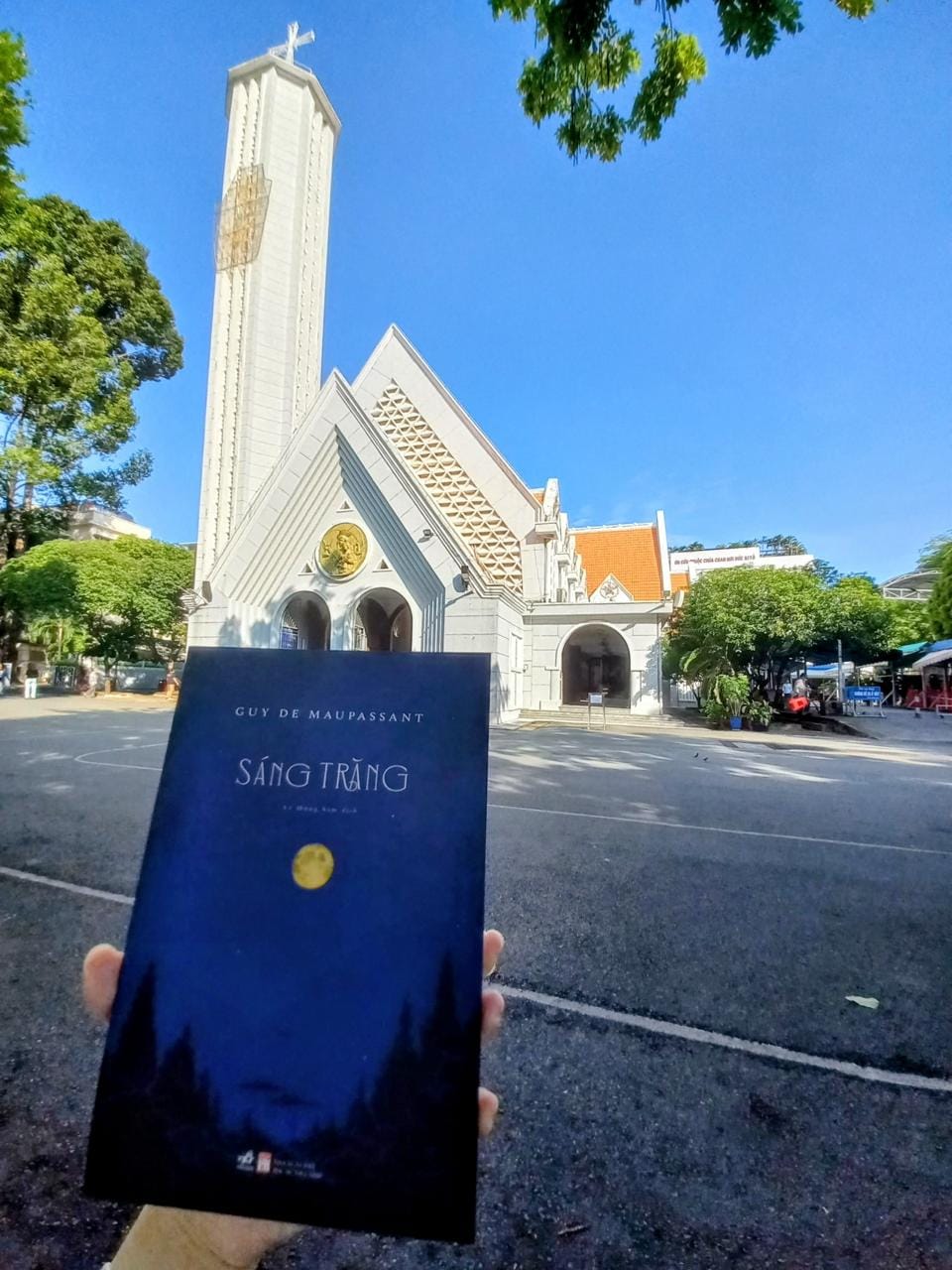 REVIEW SÁCH SÁNG TRĂNG - GUY DE MAUPASSANT