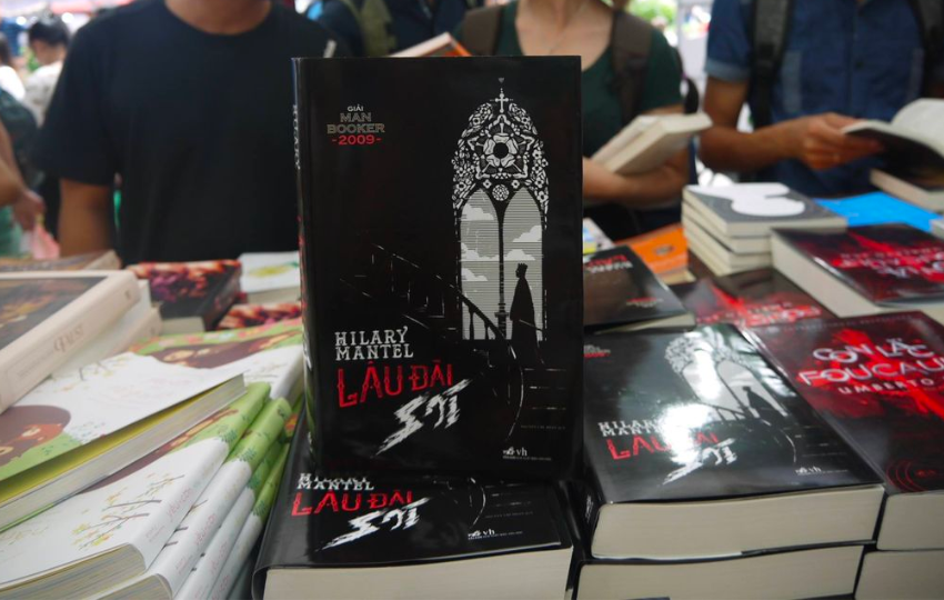 Review sách: LÂU ĐÀI SÓI – Hilary Mantel