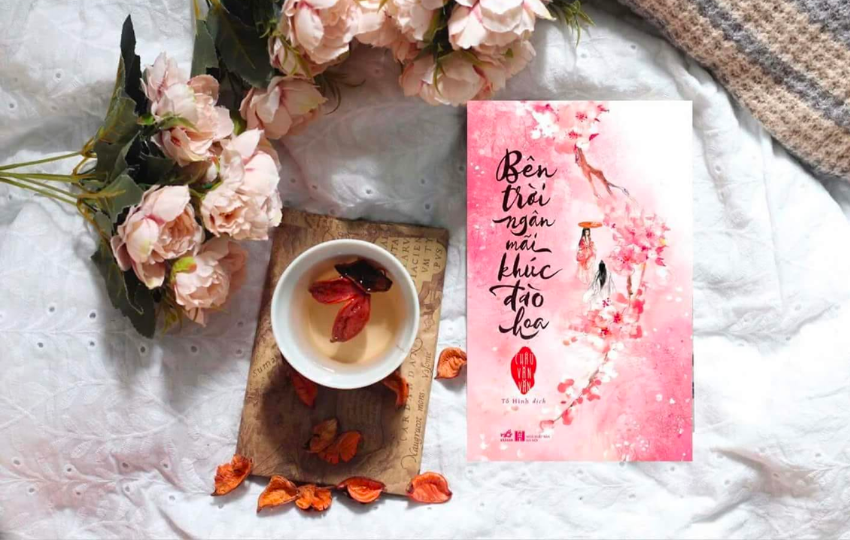 Review sách: BÊN TRỜI NGÂN MÃI KHÚC ĐÀO HOA – Châu Văn Văn