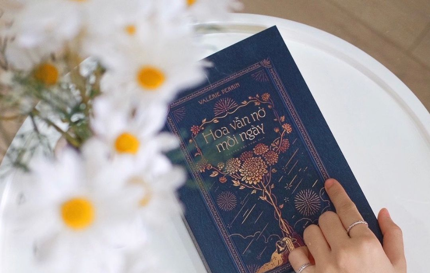 Review ssách: HOA VẪN NỞ MỖI NGÀY – Valerie Perrin