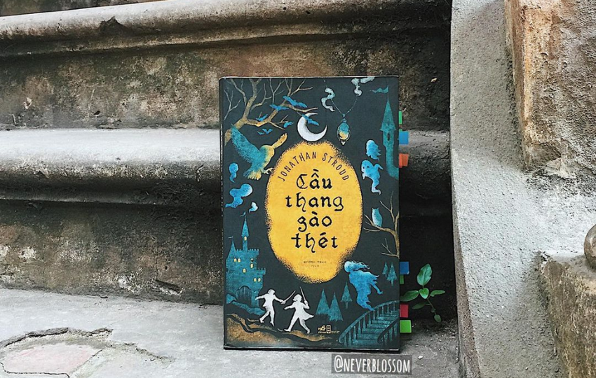 Review sách: CẦU THANG GÀO THÉT – Jonathan Stroud
