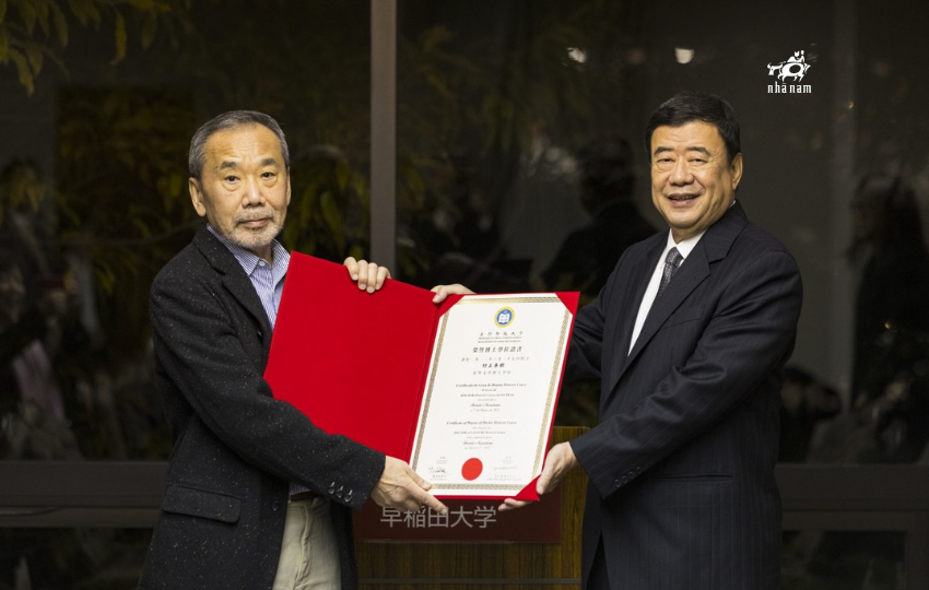 Nhà văn Haruki Murakami nhận bằng Tiến sĩ danh dự về Văn học