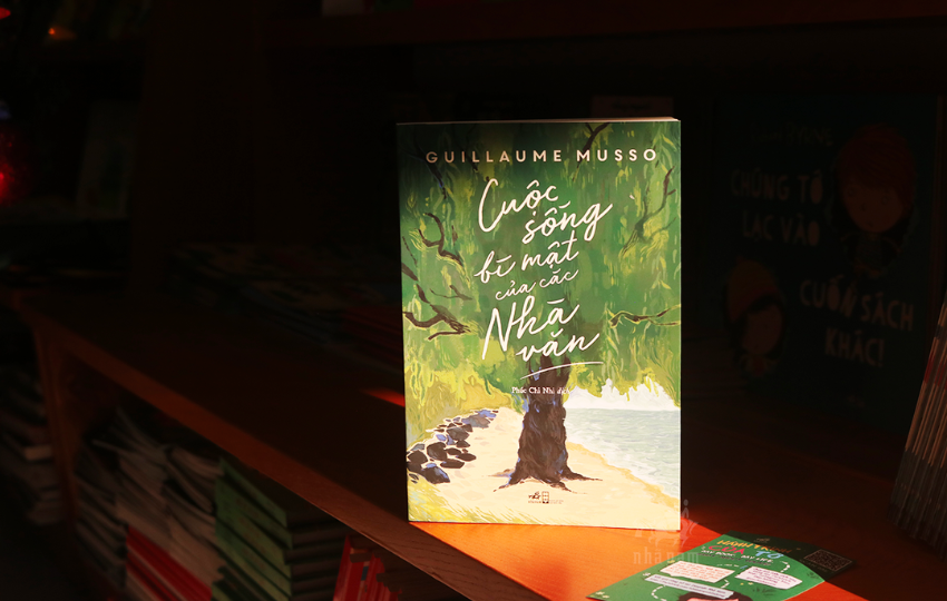 Review sách: CUỘC SỐNG BÍ MẬT CỦA CÁC NHÀ VĂN – Guillaume Musso