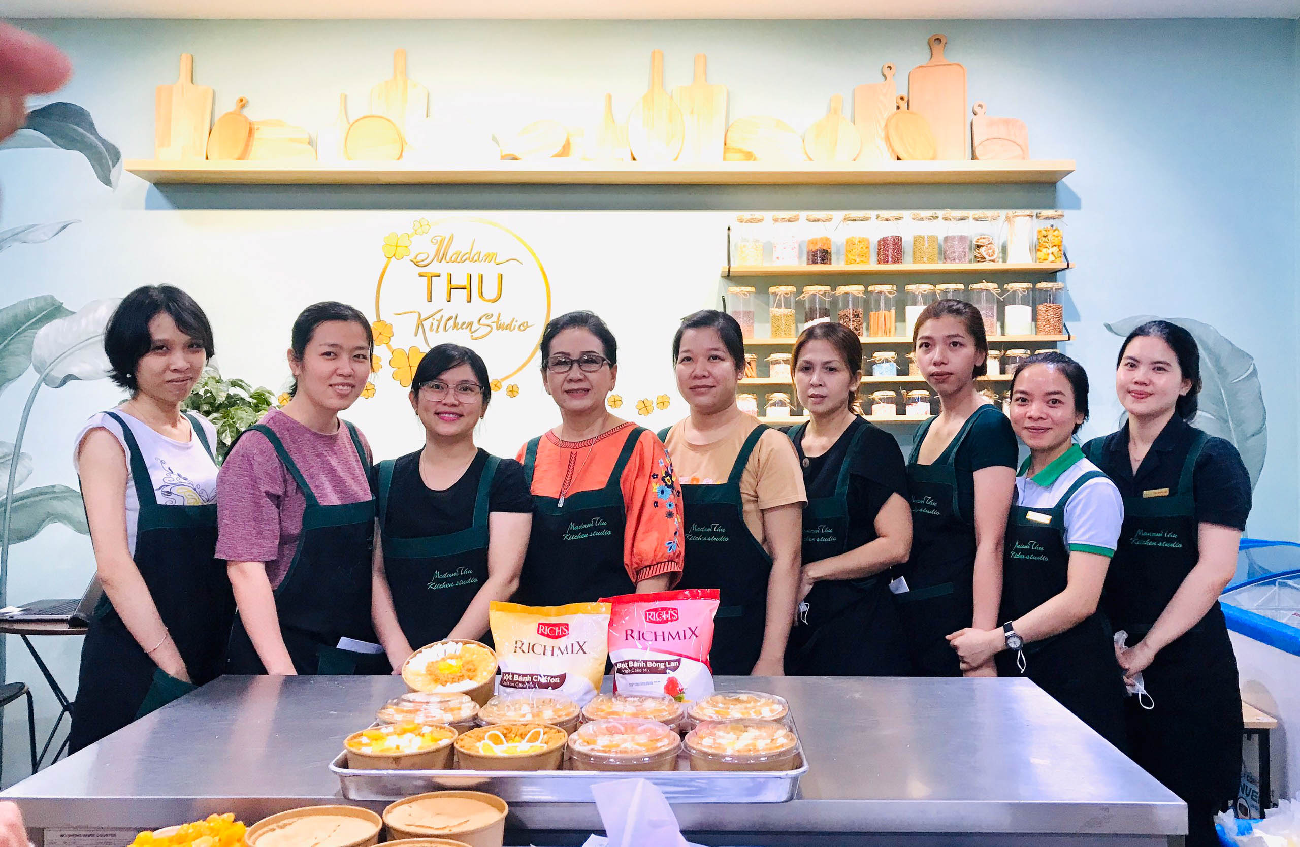 Lớp học làm bánh bông lan trứng muối tại Cần Thơ Lớp học làm bánh bông lan trứng muối tại Cần Thơ