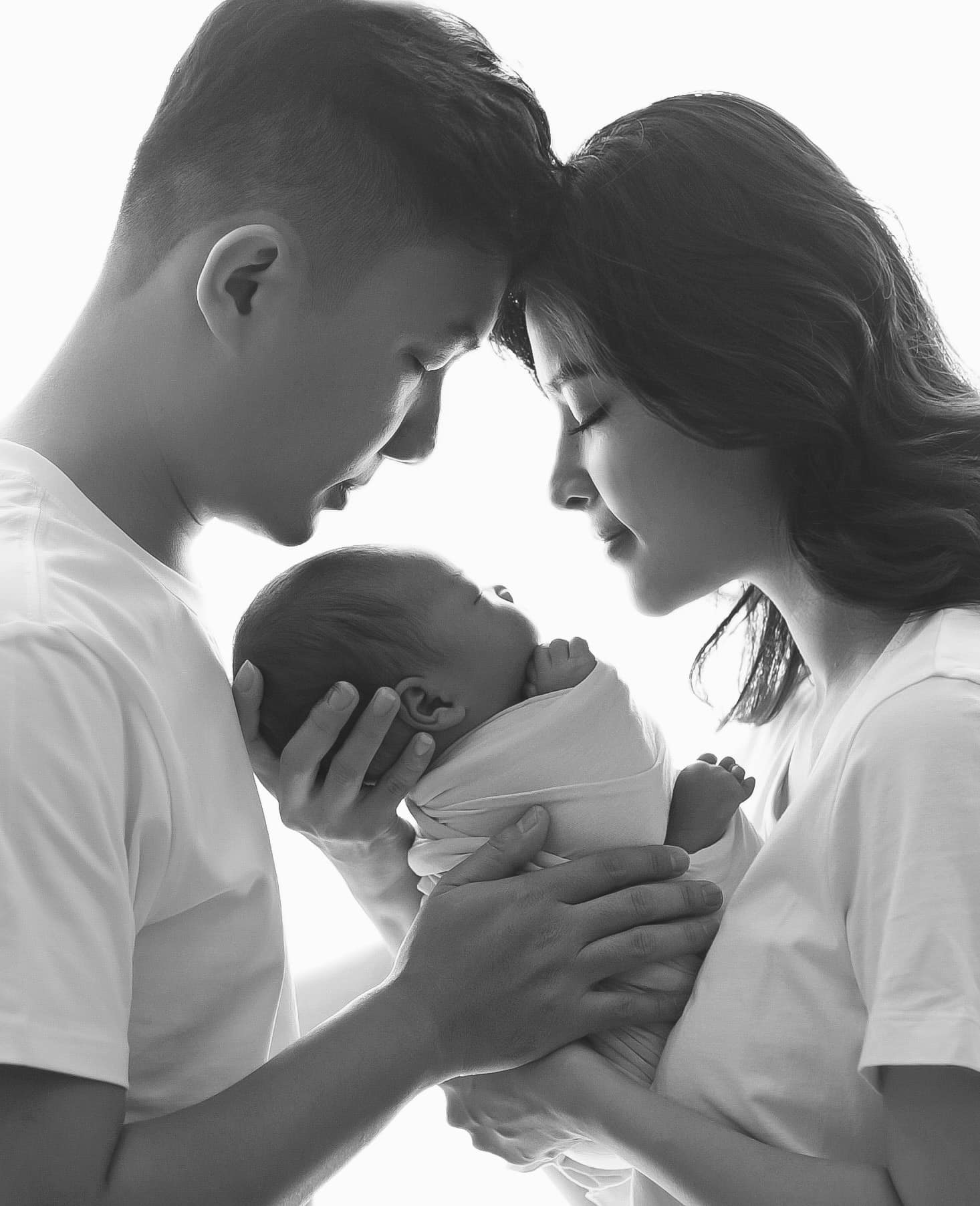 BA MẸ LUÔN NHỚ NHỮNG NGÀY CHỤP HÌNH CƯỚI, SINH CON RA MÙA DỊCH NÀY NHƯ  THẾ NÀO ❤