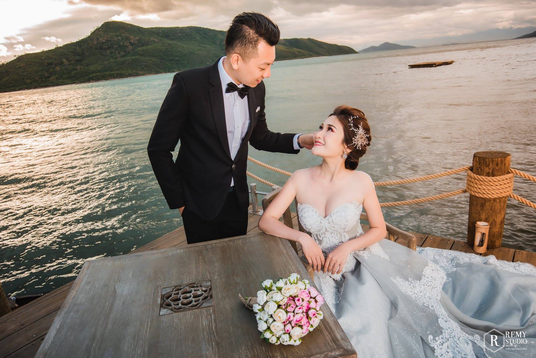 Chụp ảnh cưới Six Sense Ninh Vân Bay Nha Trang là một trải nghiệm độc đáo và không thể bỏ qua cho các cặp đôi muốn lưu giữ những khoảnh khắc của cuộc đời. Không gian nghỉ dưỡng xinh đẹp với bãi biển tuyệt đẹp sẽ mang đến cho bạn những bức ảnh cưới đẹp như mơ.
