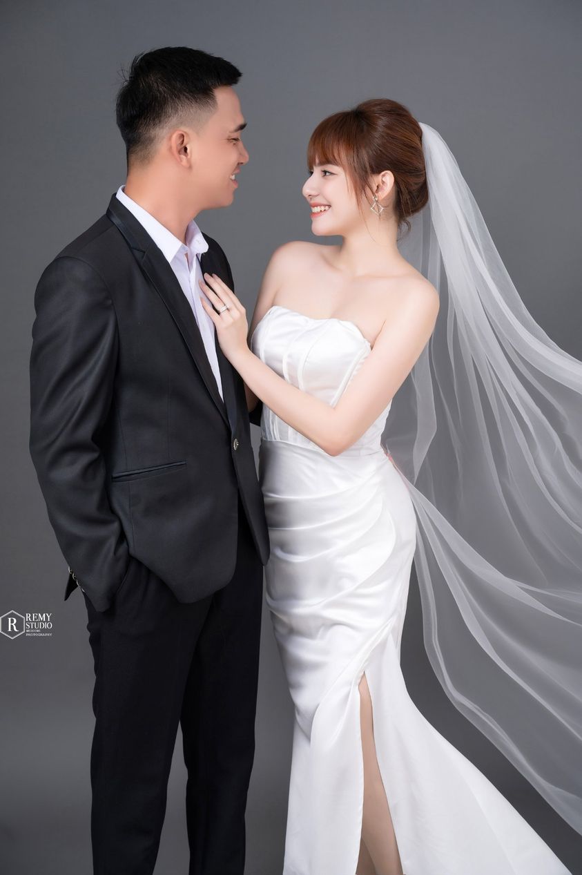 Chọn phông nền màu gì để phù hợp khi chụp hình album pre-wedding ??