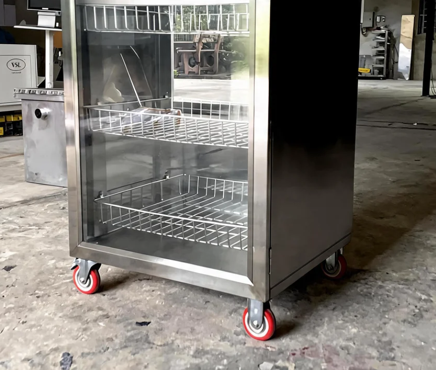 Chi tiết bộ 4 bánh xe đường kính 100 của tủ sấy bát đĩa đơn Chefo giúp di chuyển linh hoạt trong khu bếp