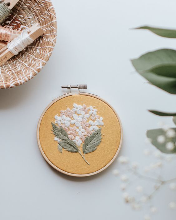 Thêu cẩm tú cầu bằng mũi thêu bó bạt (satin stitch)