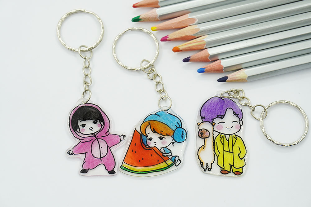 Hãy trang trí chìa khóa của bạn với móc khóa chibi BTS, mang lại vẻ đẹp đáng yêu và cá tính cho phong cách của bạn.