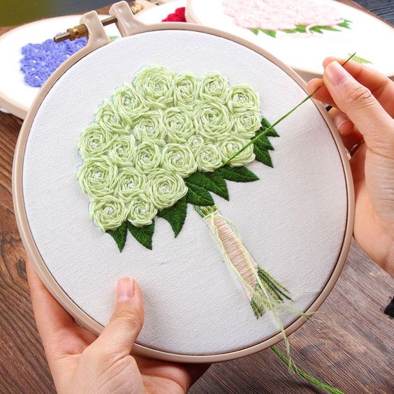 Cách phối màu và ứng dụng các mũi thêu để thêu bông hoa hồng