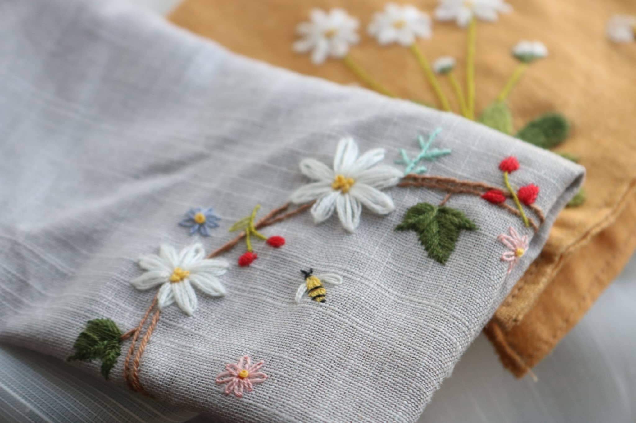 Gửi khăn tay thêu tay Việt Nam đi Úc: Những điều cần biết Gửi khăn tay thêu tay Việt Nam đi Úc: Những điều cần biết