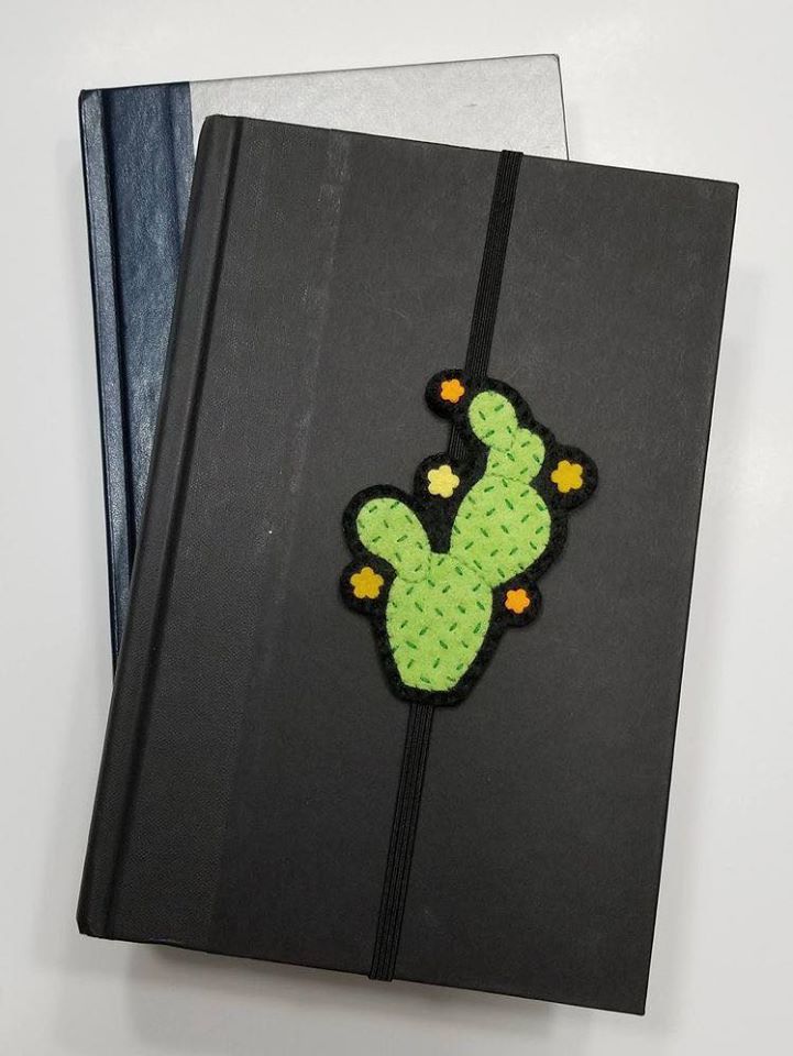 Tự tay làm một chiếc bookmark cho người thích đọc sách