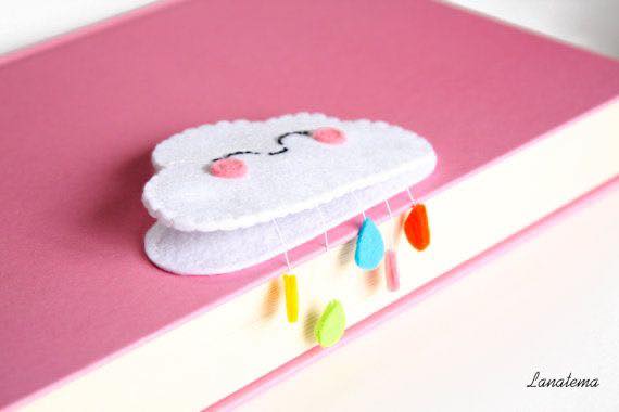 Tự tay làm một chiếc bookmark cho người thích đọc sách