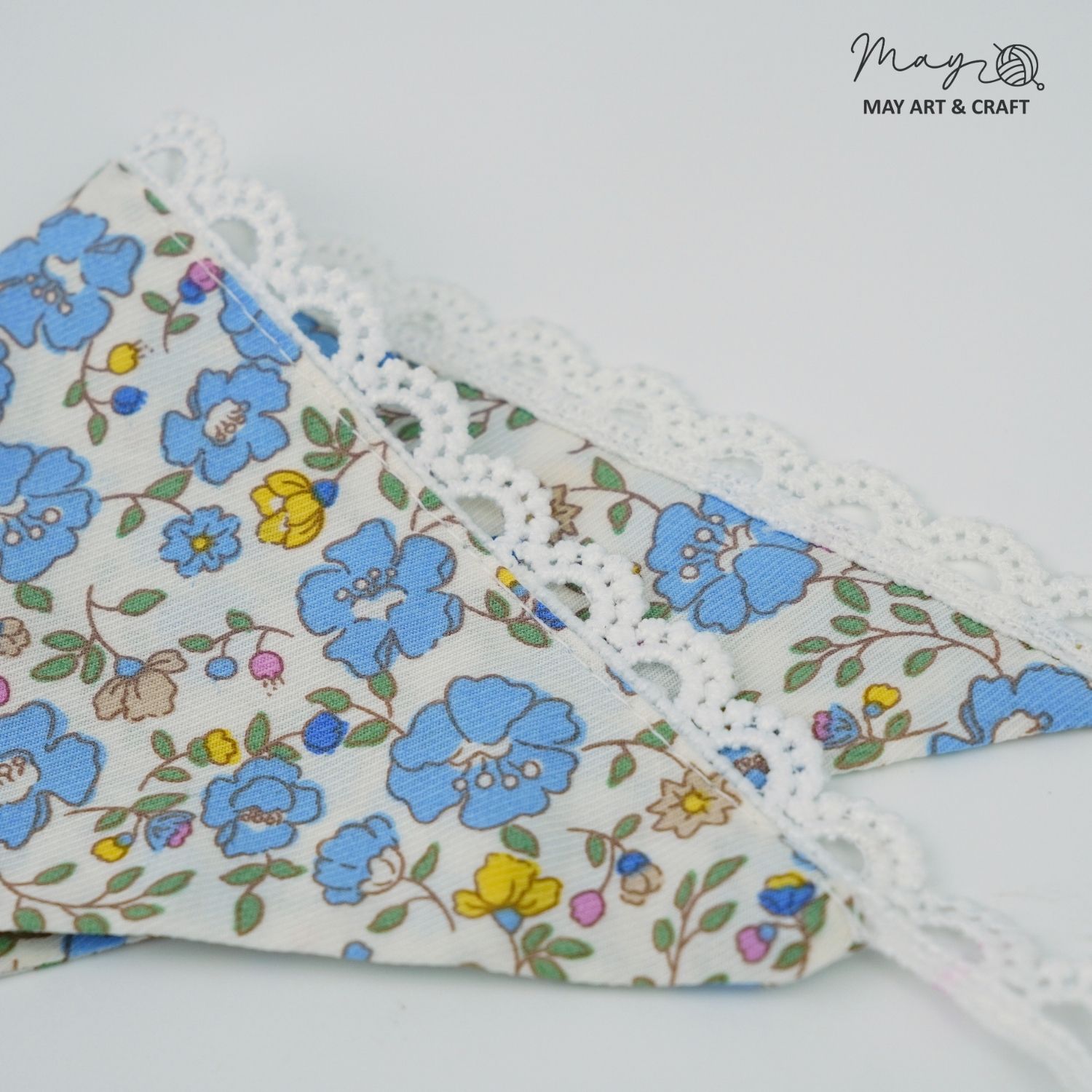 Phụ kiện khăn tam giác trùm đầu cho thú bông