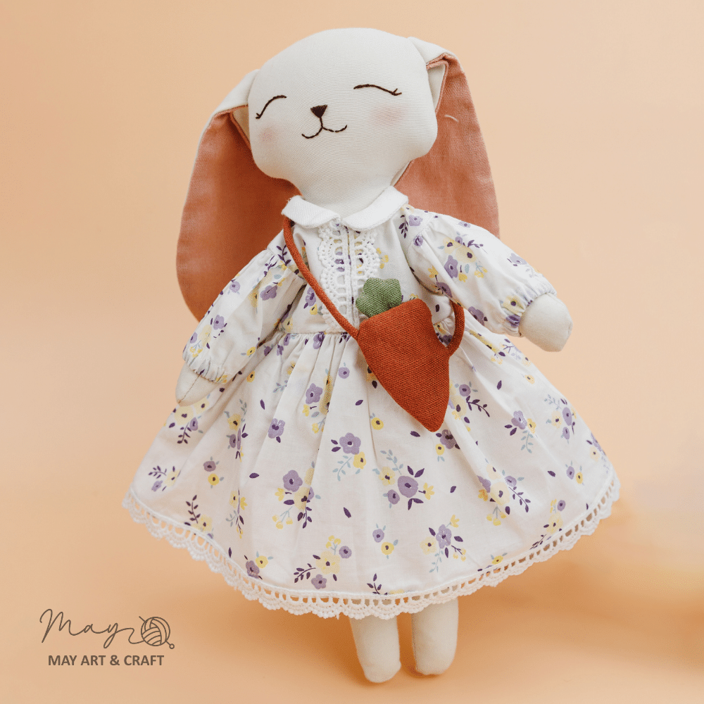 Phôi thú bông thỏ trắng tai hồng