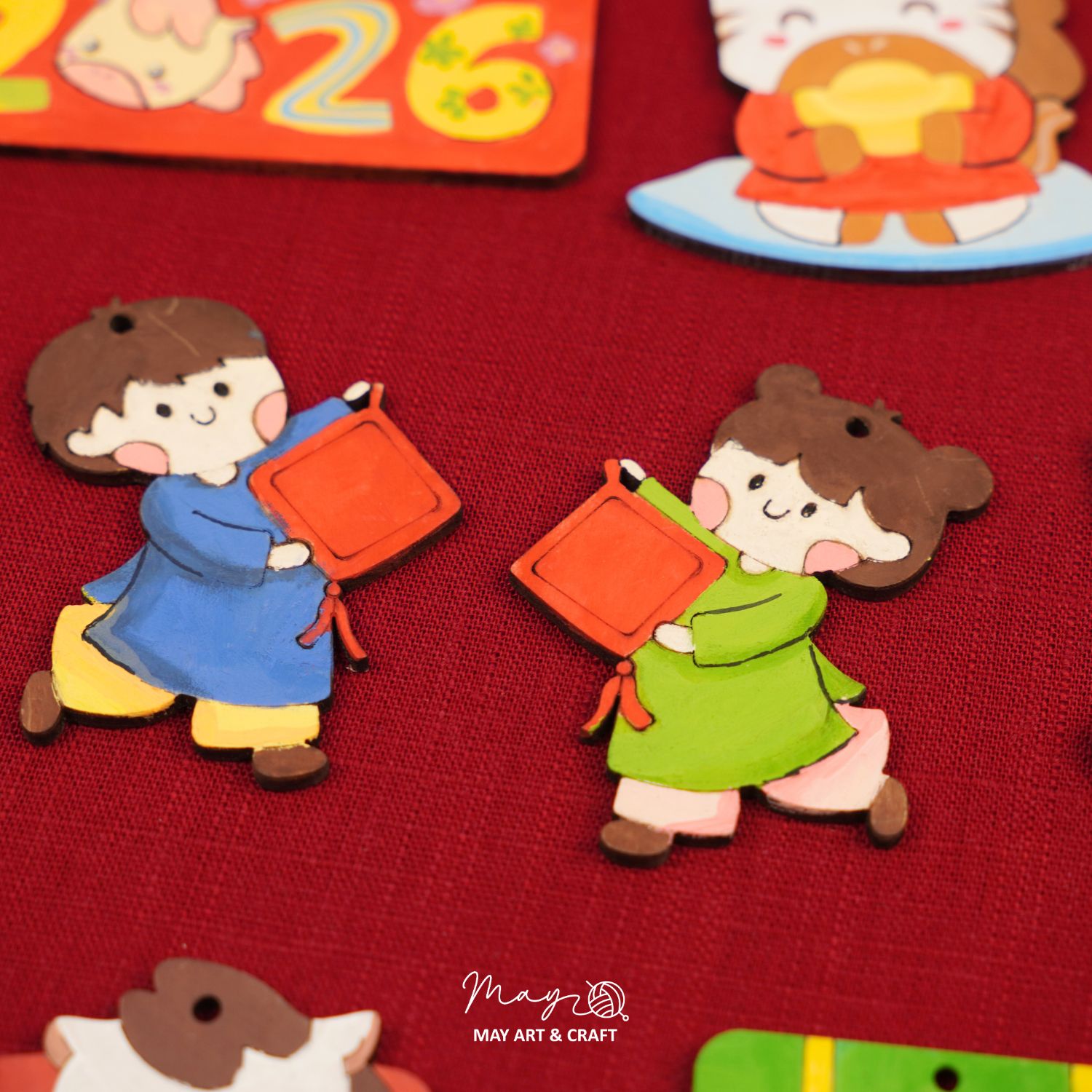 Set tô màu gỗ TẾT 2026 (20 hình gỗ, tặng kèm dây 12 màu acrylic & 2 cọ vẽ)