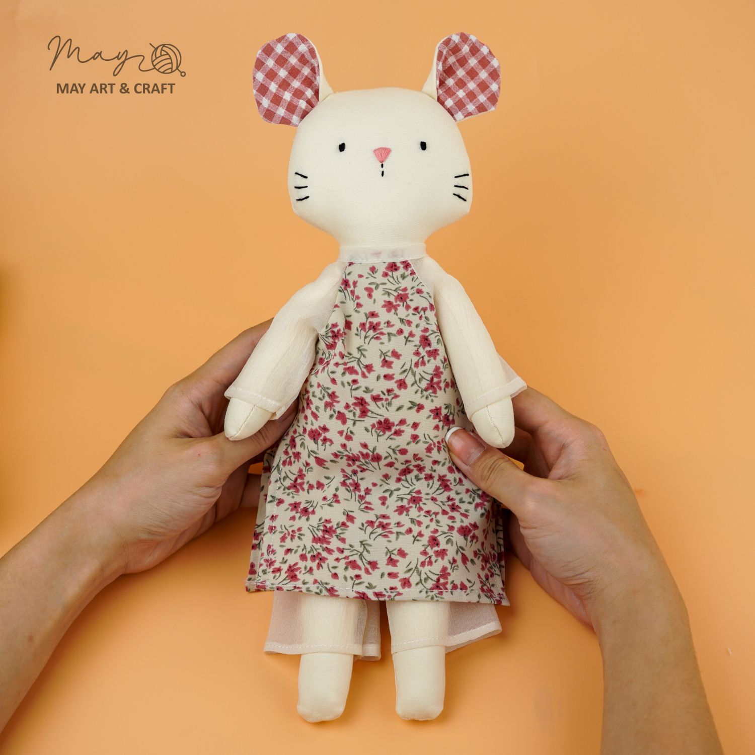 Bộ áo dài cổ tròn cách tân