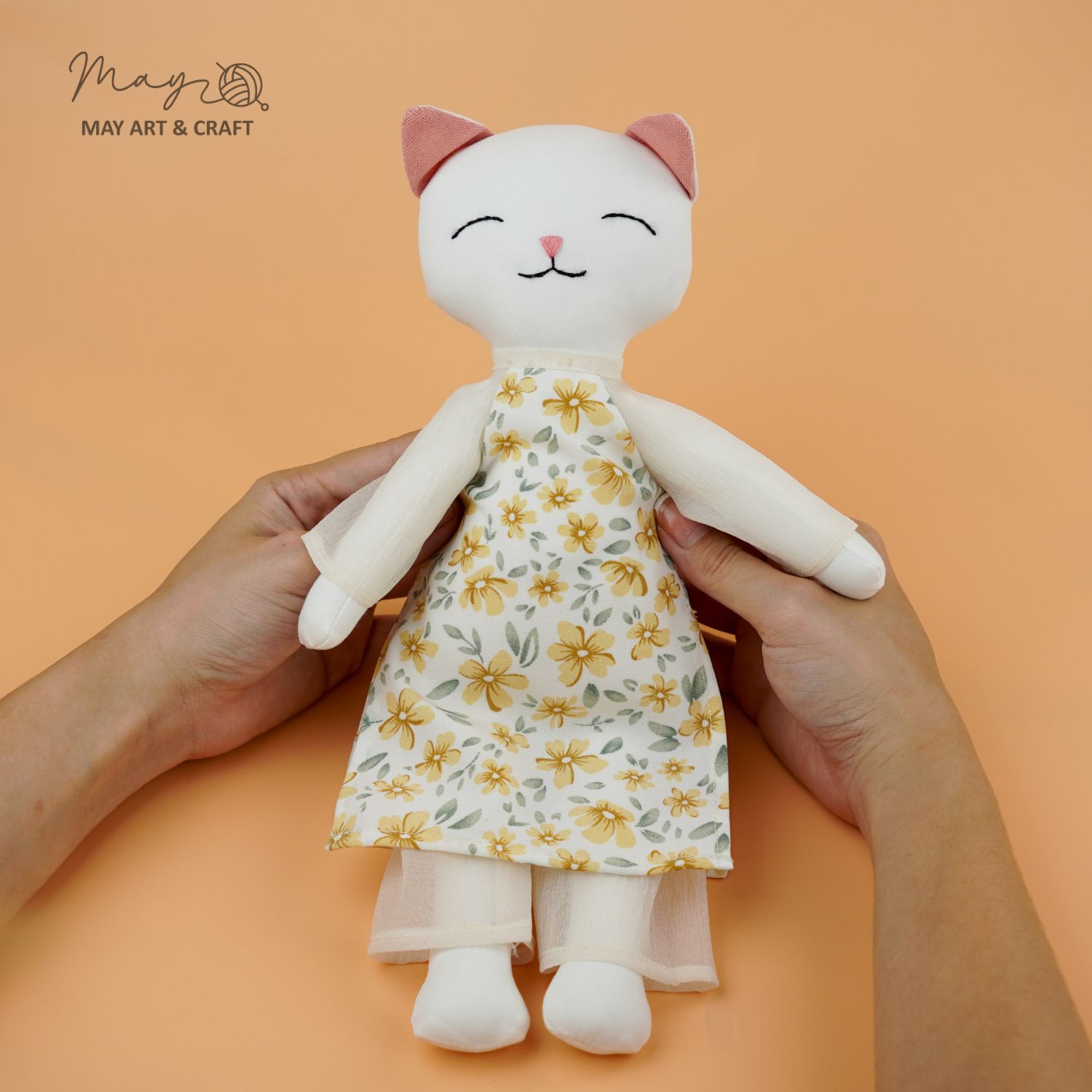 Bộ áo dài cổ tròn cách tân