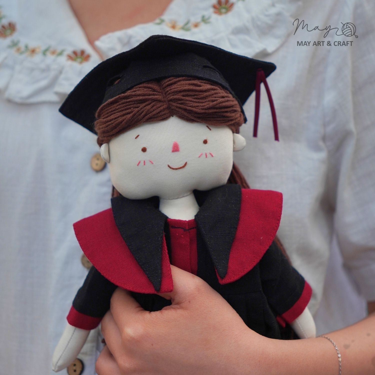 Bộ đồ tốt nghiệp kèm mũ cho búp bê vải