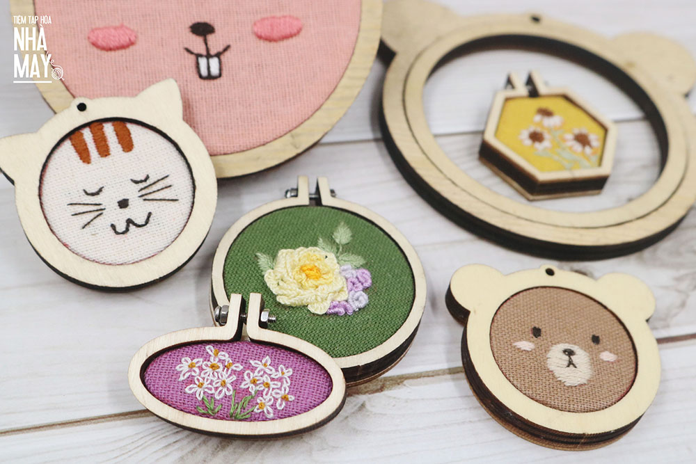 Khung thêu gỗ mini làm phụ kiện - vuông 3.6x3cm