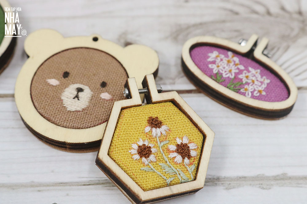 Khung thêu gỗ mini làm phụ kiện - vuông 3.6x3cm