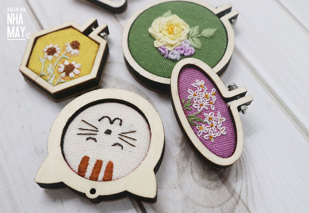 Khung thêu gỗ mini làm phụ kiện - vuông 3.6x3cm