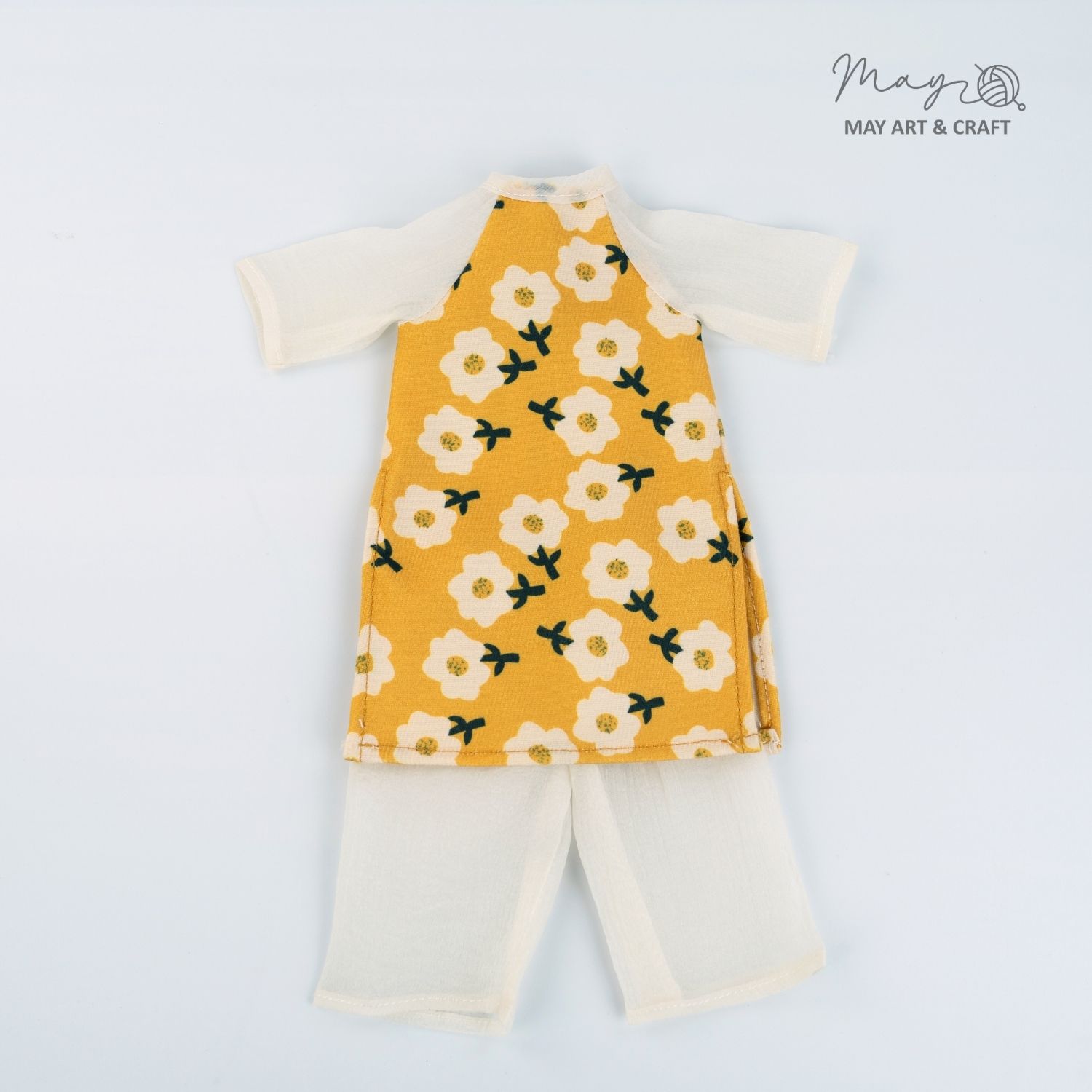 Bộ áo dài cổ tròn cách tân