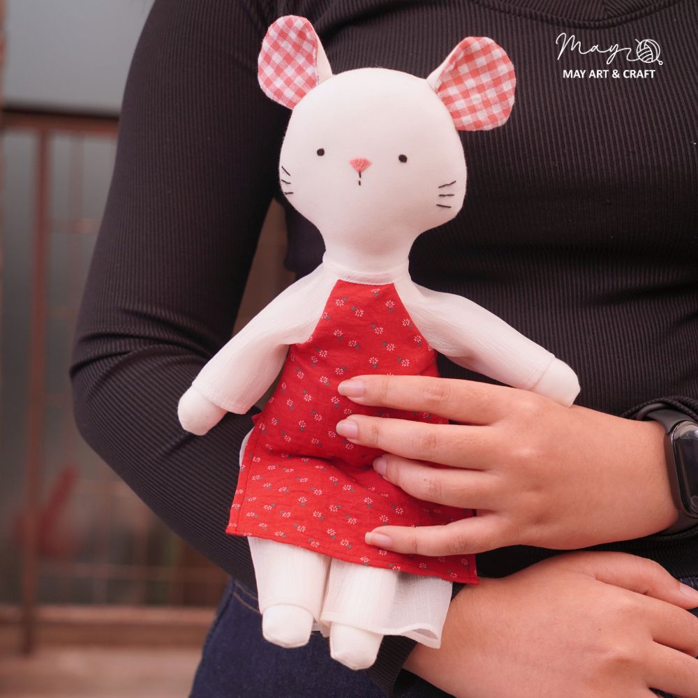 Bộ áo dài cổ tròn cách tân