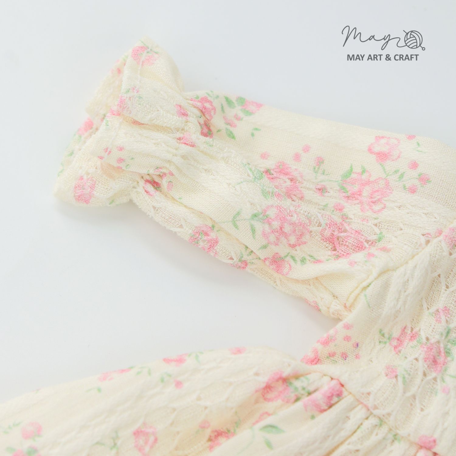 Váy ren xoè cổ tròn