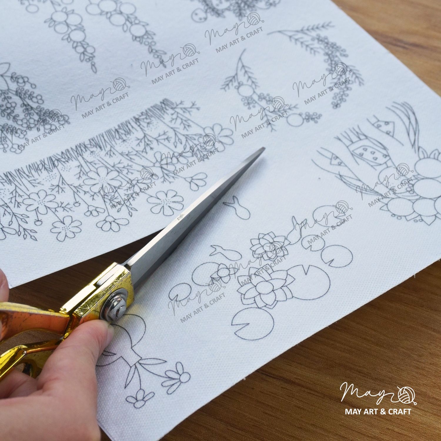 Mếch tan dính in sẵn mẫu thêu tiện lợi