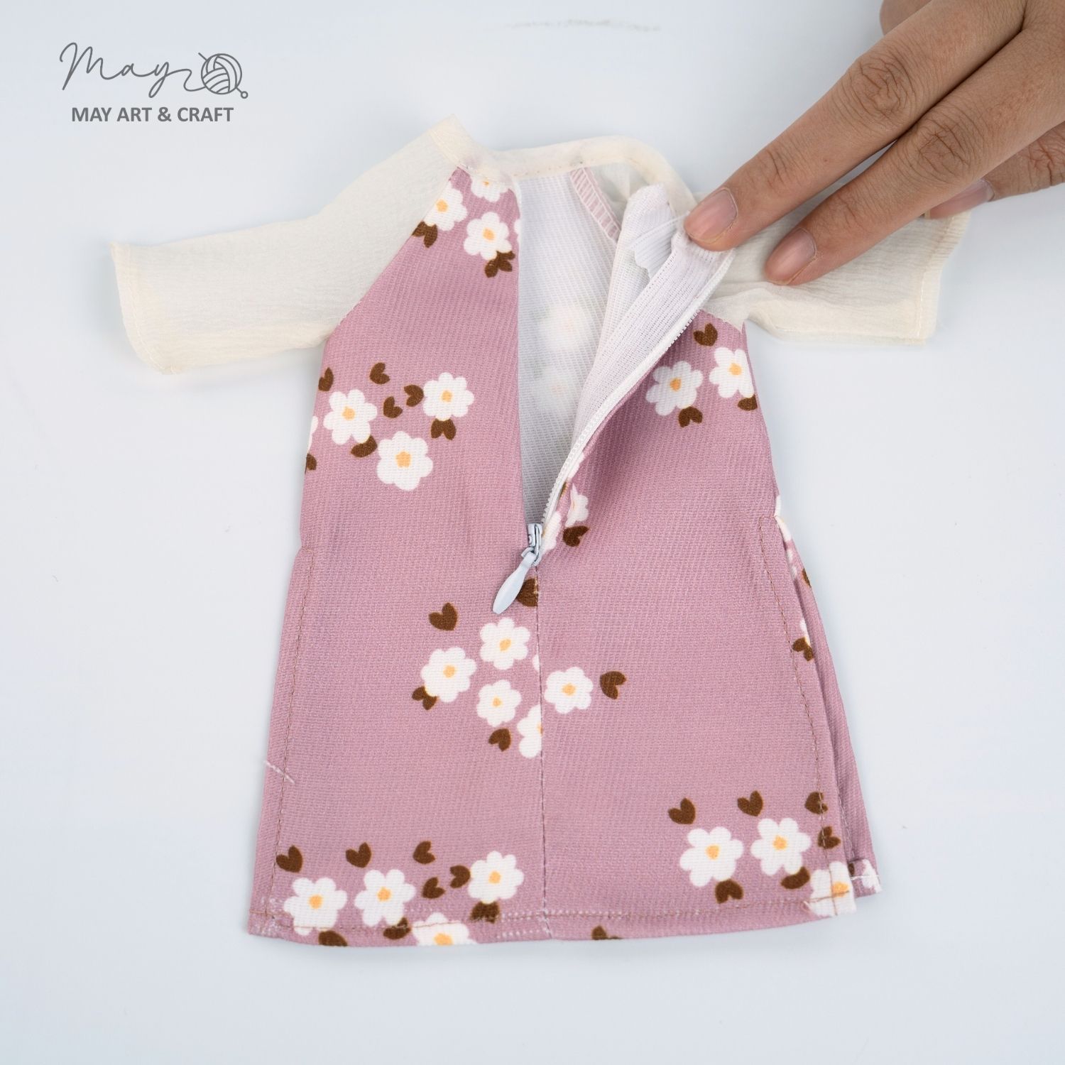 Bộ áo dài cổ tròn cách tân