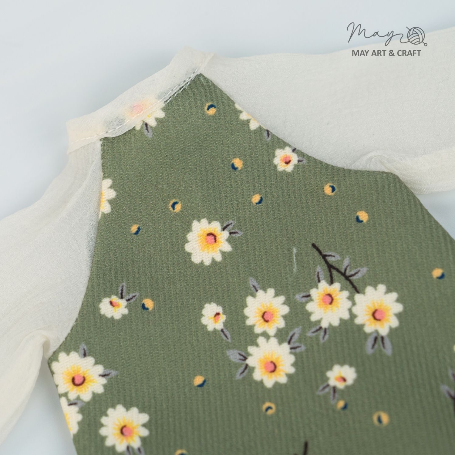 Bộ áo dài cổ tròn cách tân