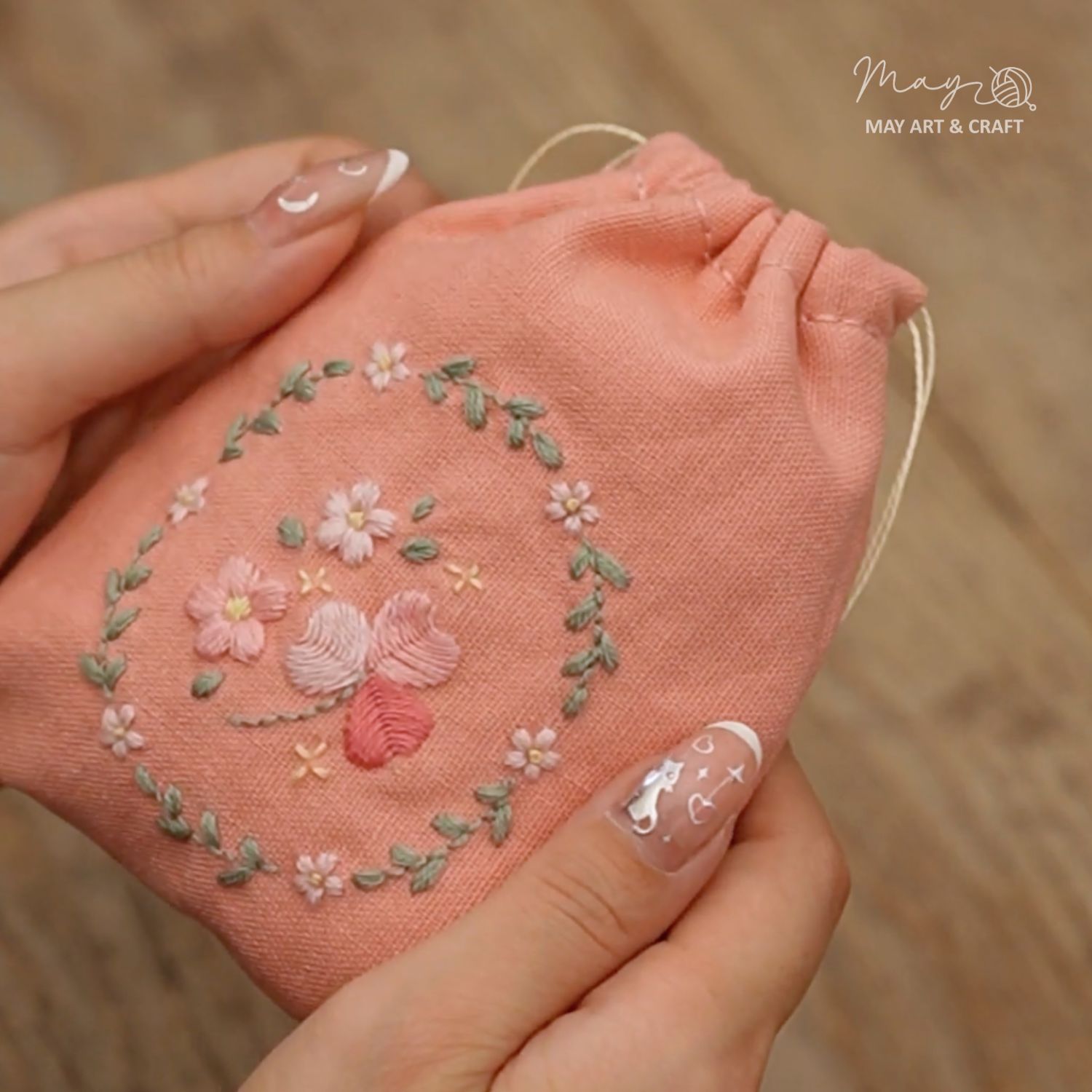 Set nguyên liệu tự làm túi rút thêu hoa