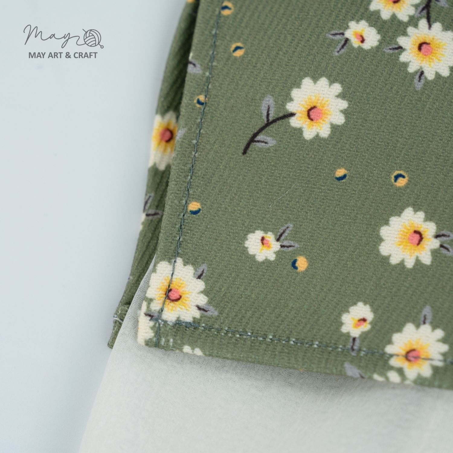 Bộ áo dài cổ tròn cách tân