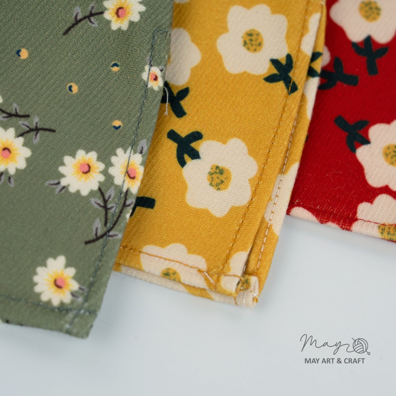 Bộ áo dài cổ tròn cách tân