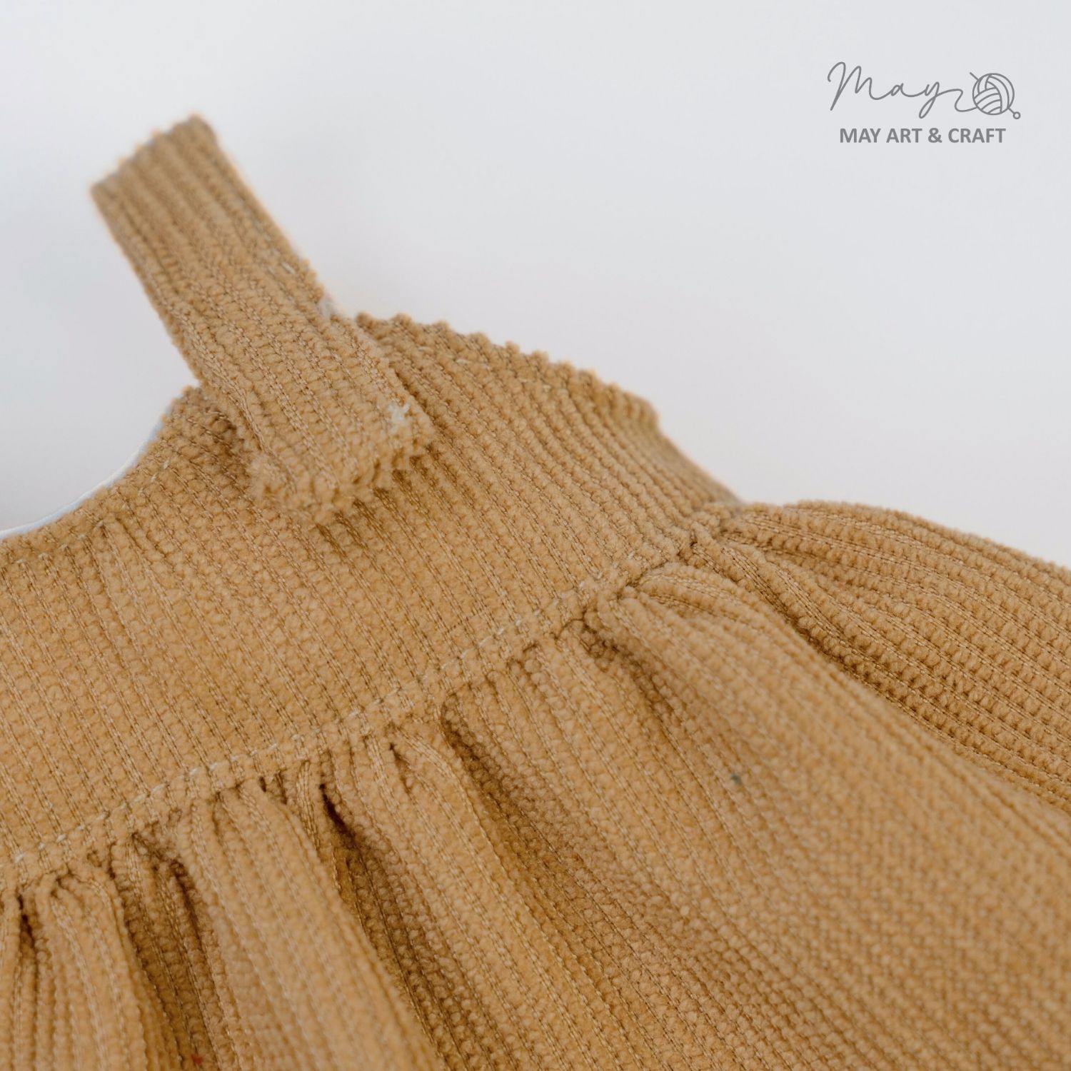 Set váy yếm nâu nhạt kèm váy chân bèo