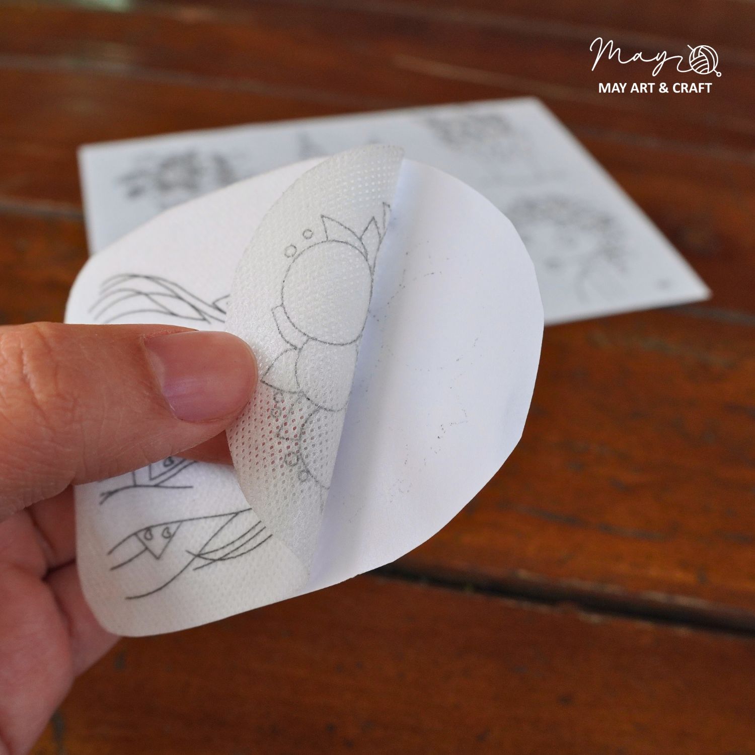 Mếch tan dính in sẵn mẫu thêu tiện lợi