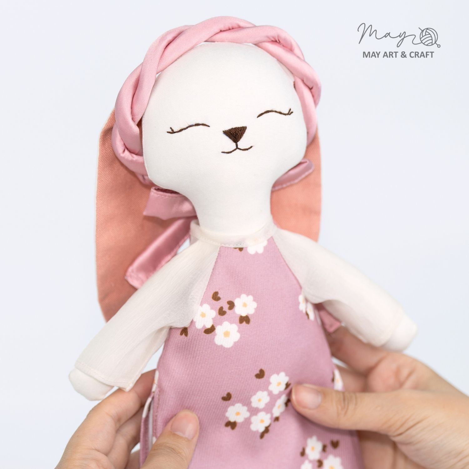 Bộ áo dài cổ tròn cách tân